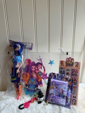 KPOP Demon Hunters Singing Doll Set with Blue-Haired Doll and Accessories
